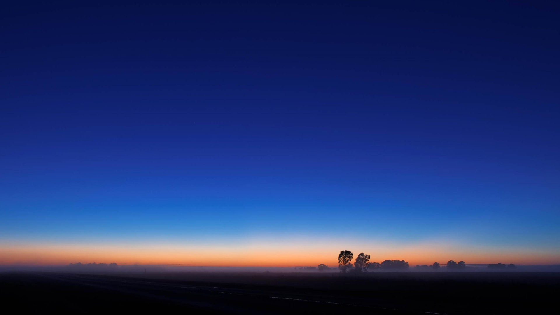 Восход солнца на горизонте