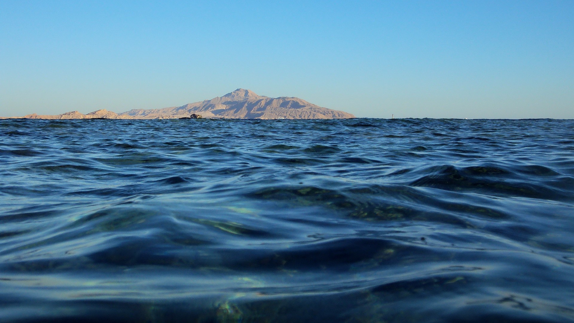 Далекий остров в океане