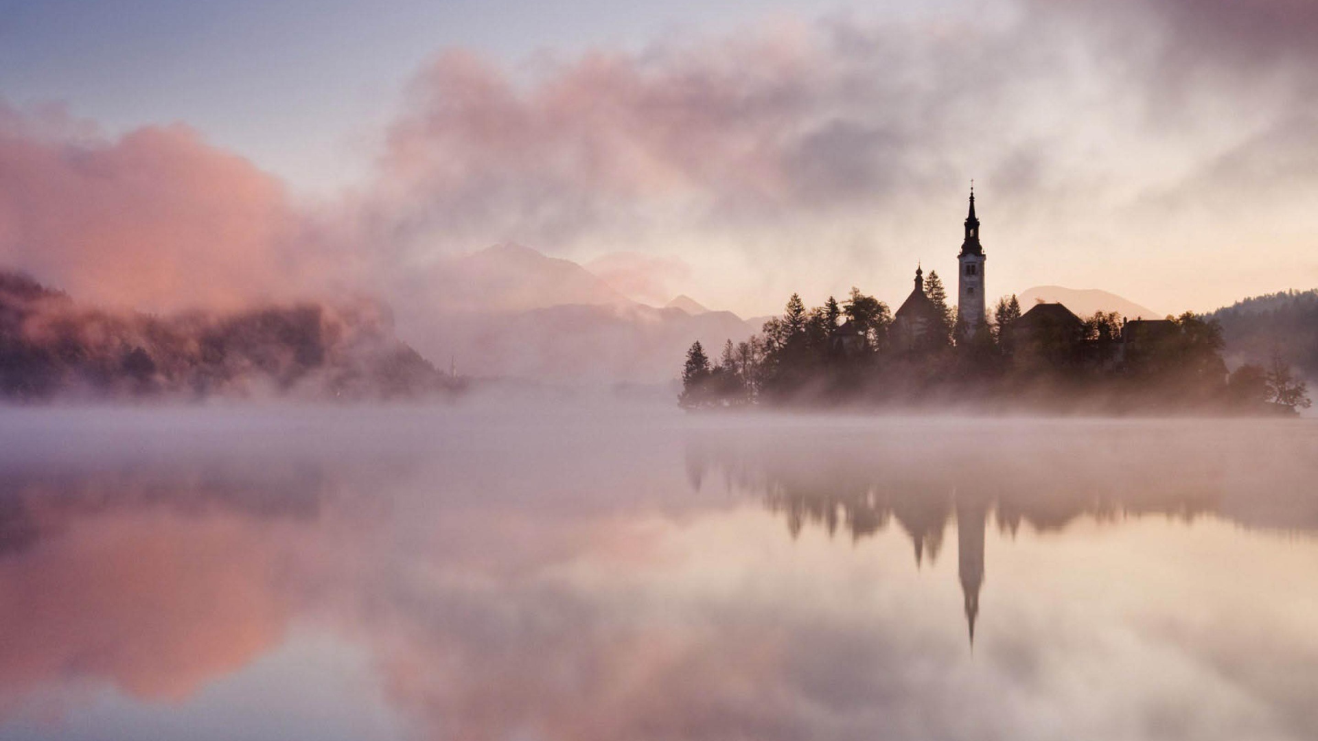 Туман над озером