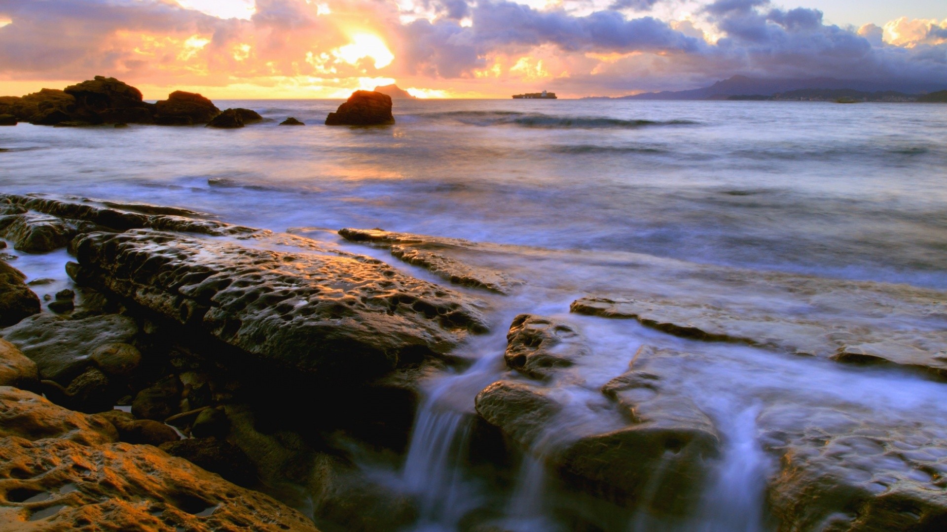 Закат на морском побережье