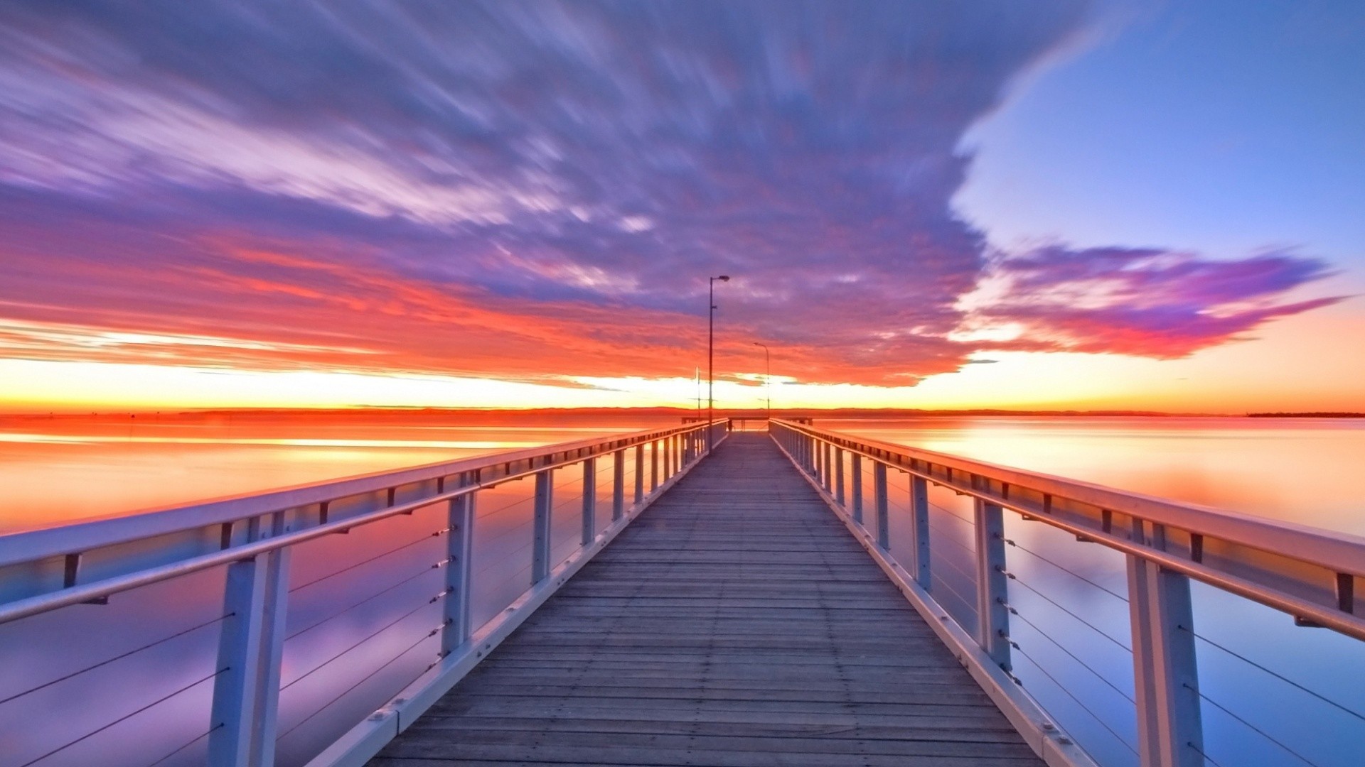 Закат над причалом