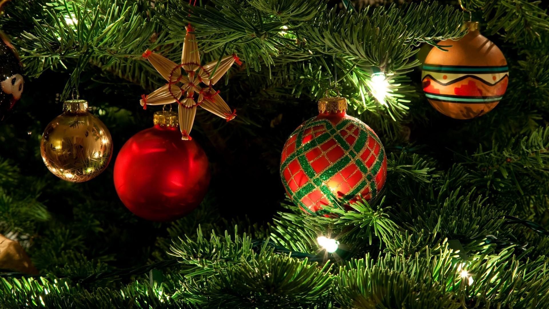 Елочные игрушки из стекла