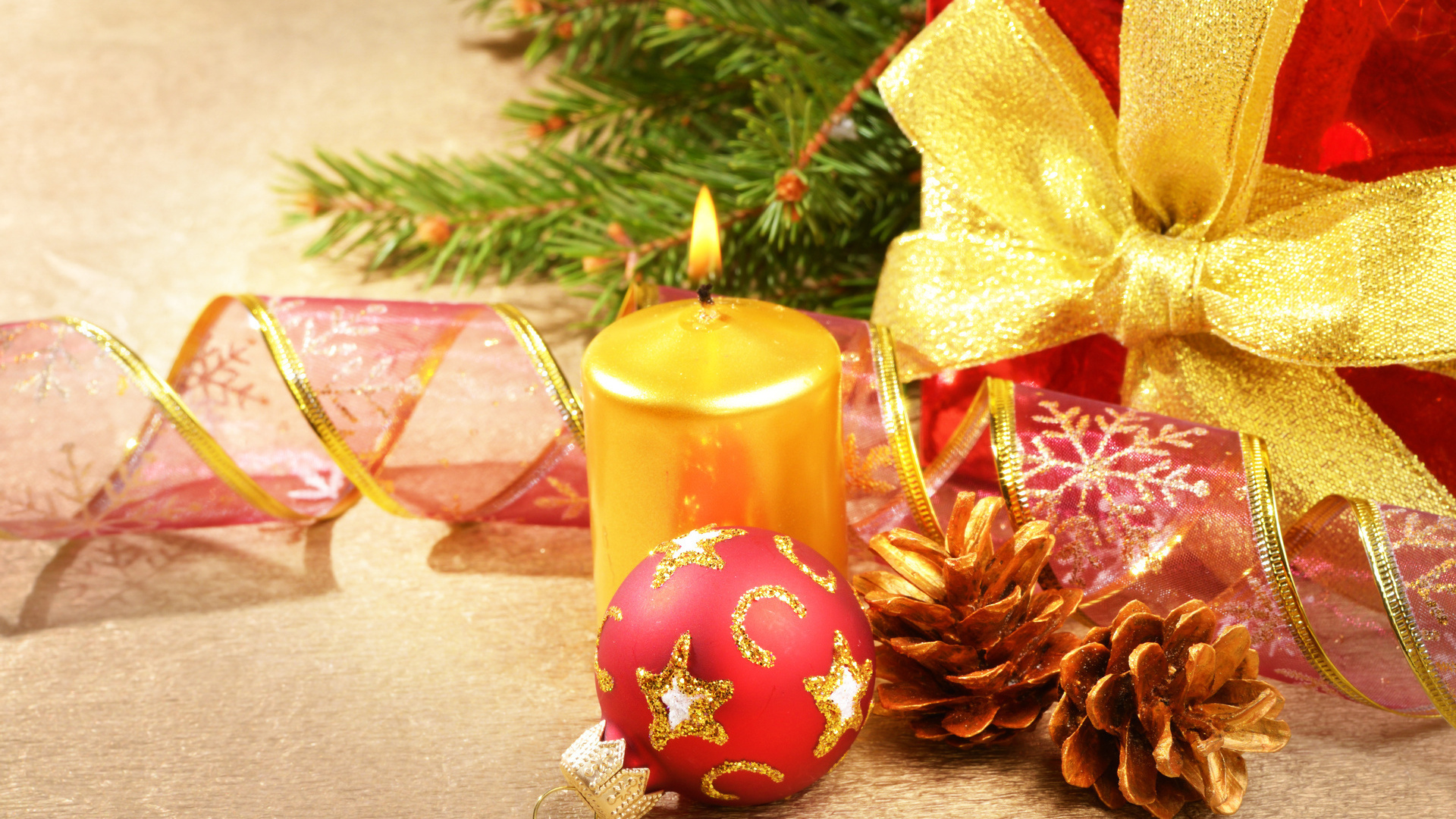 Елочная игрушка шишка