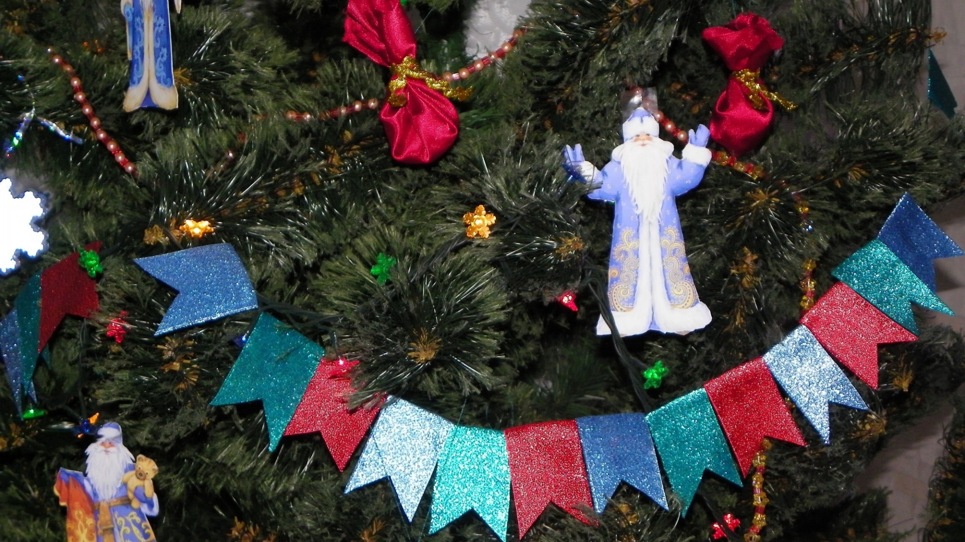 Гирлянды на елку