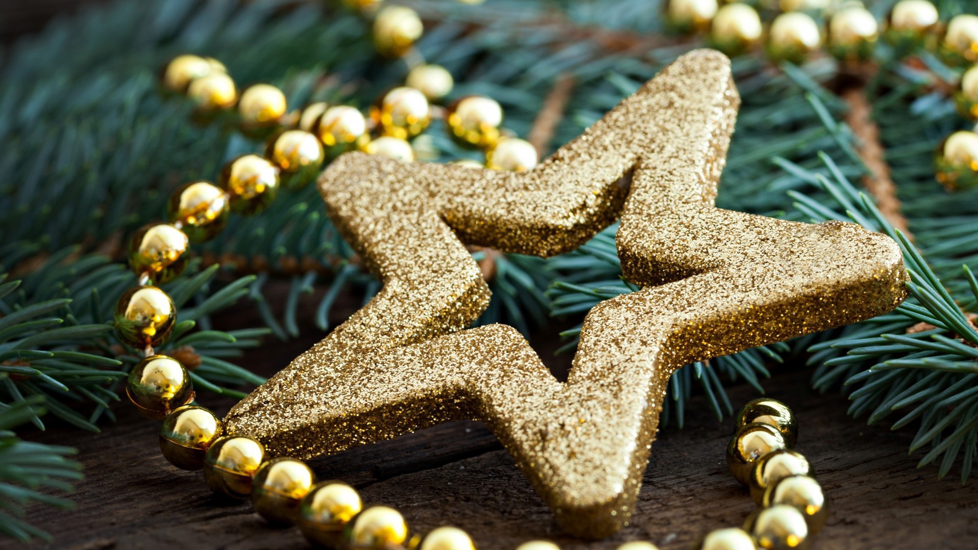 Ёлочная игрушка золотого цвета