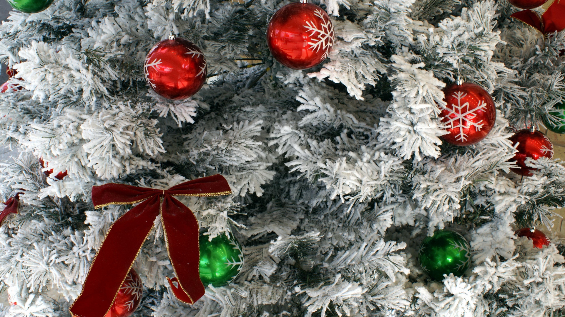 Серебряный дождь на новогодней елке 2014