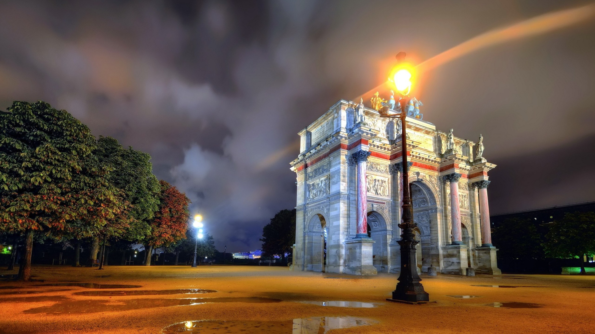 Фонарь в Париже