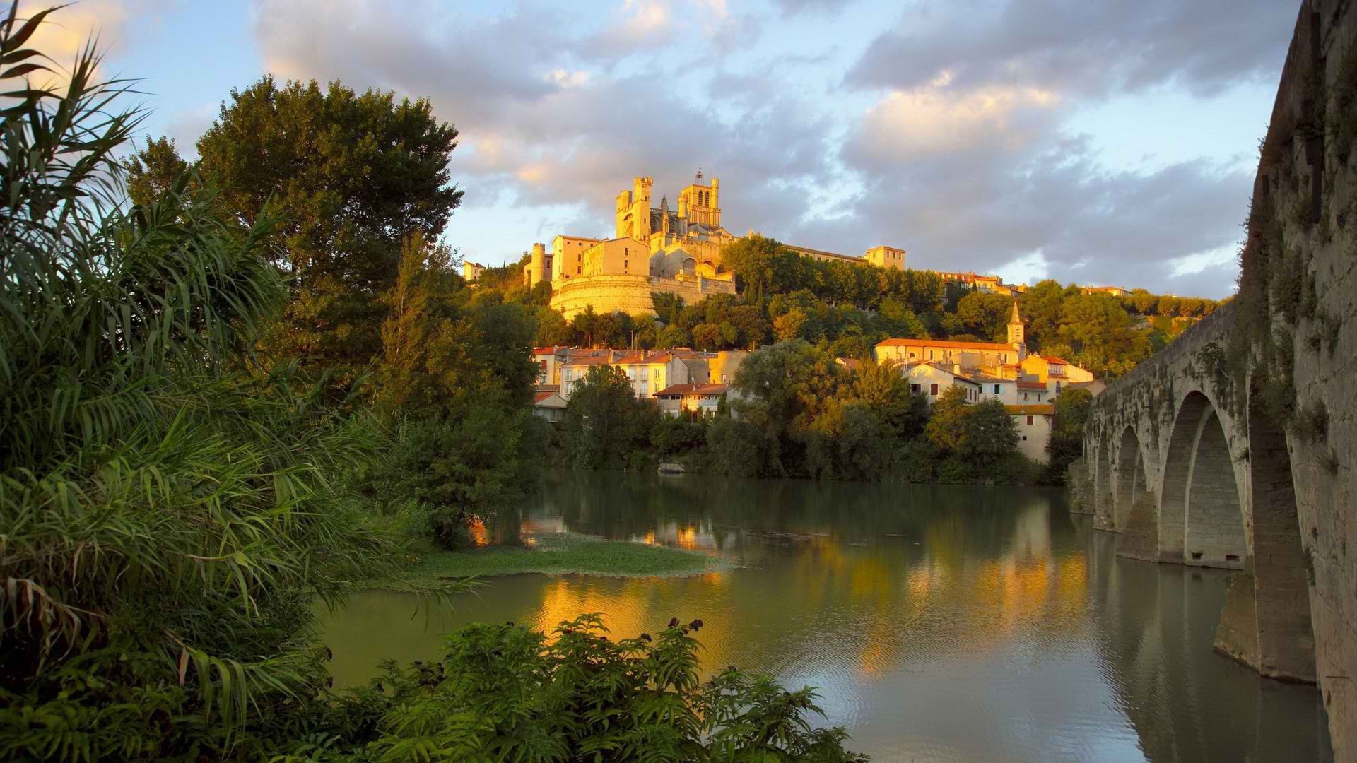 Пейзаж Франции с собором