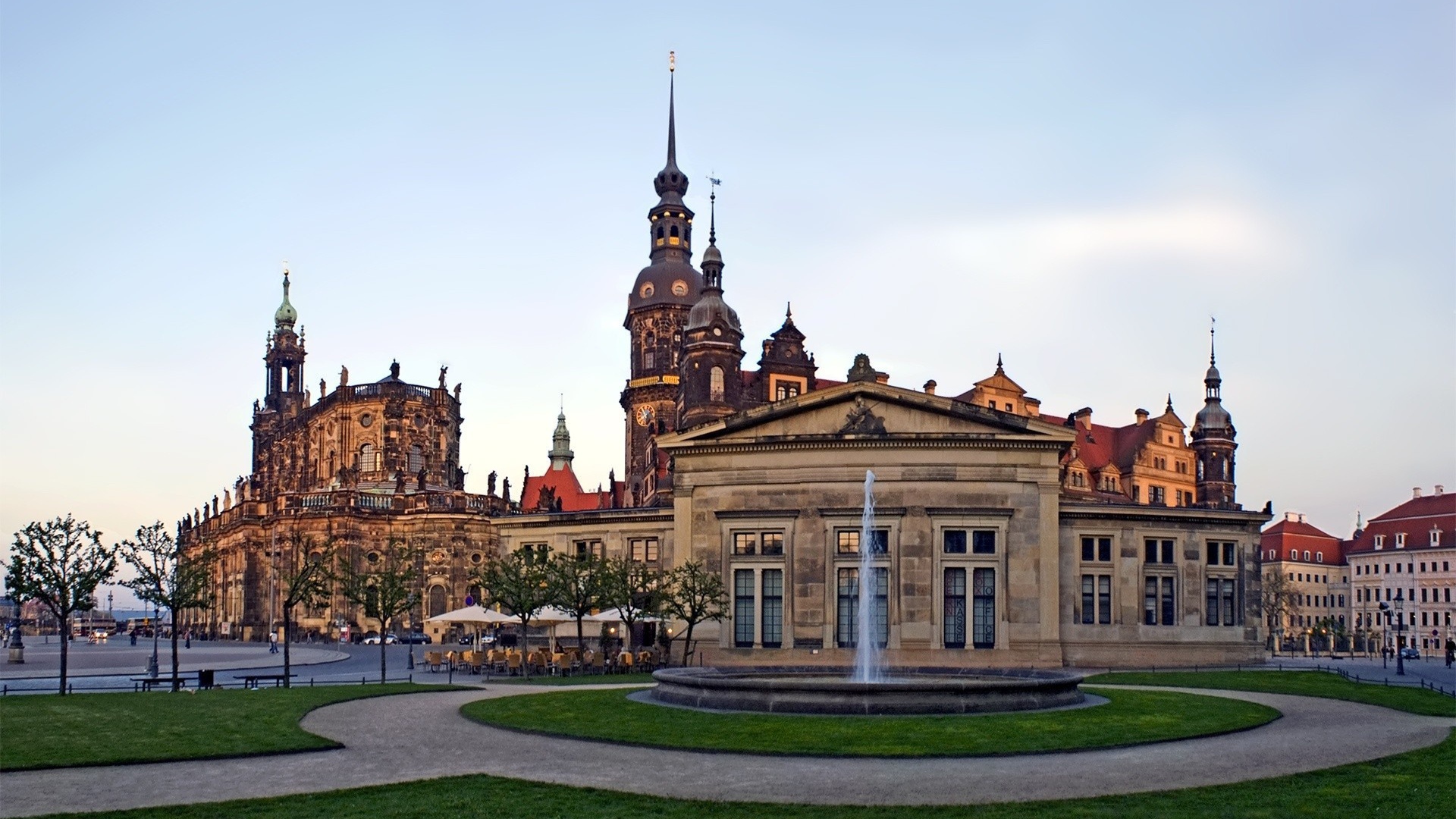 Архитектурный ансамбль с фонтаном