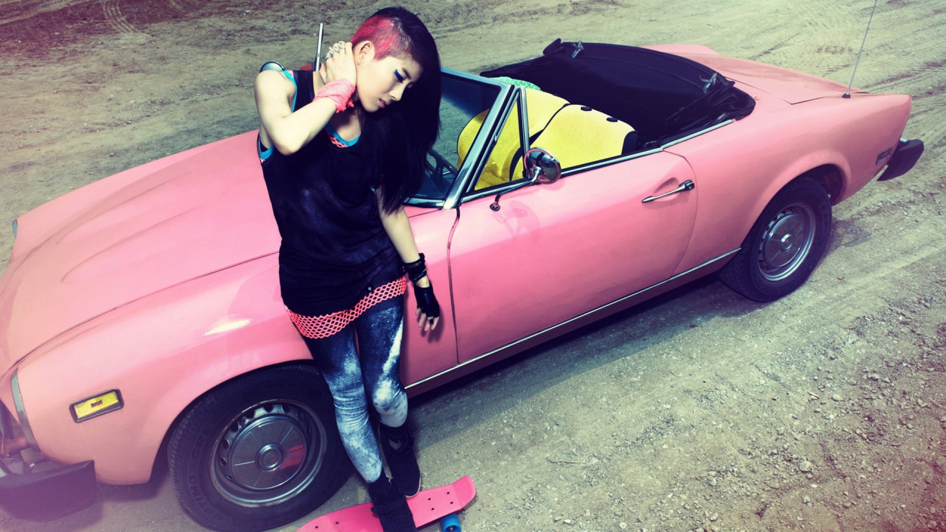 Девушка и розовая машина, swag