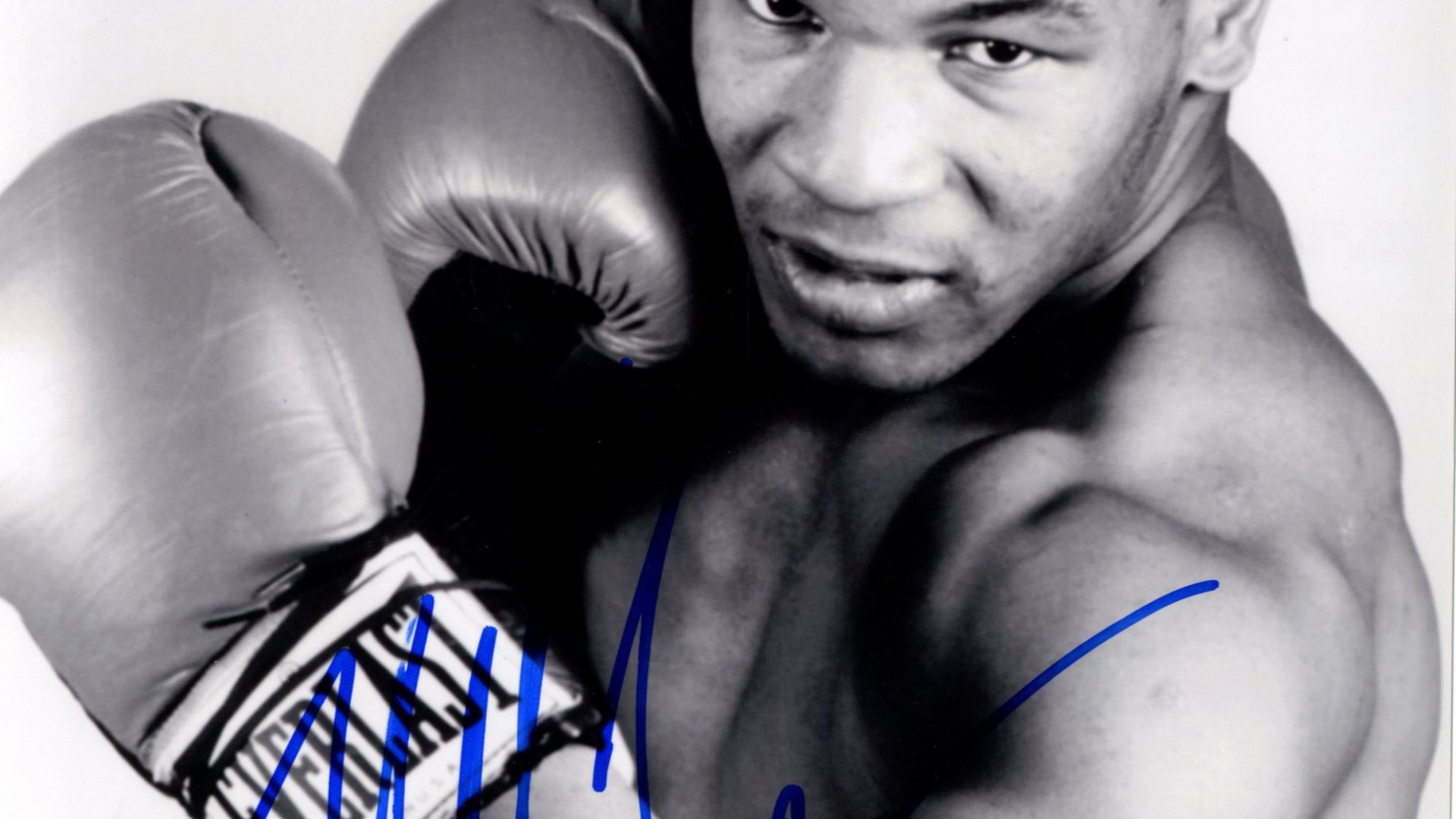 Майк Тайсон в темных тонах