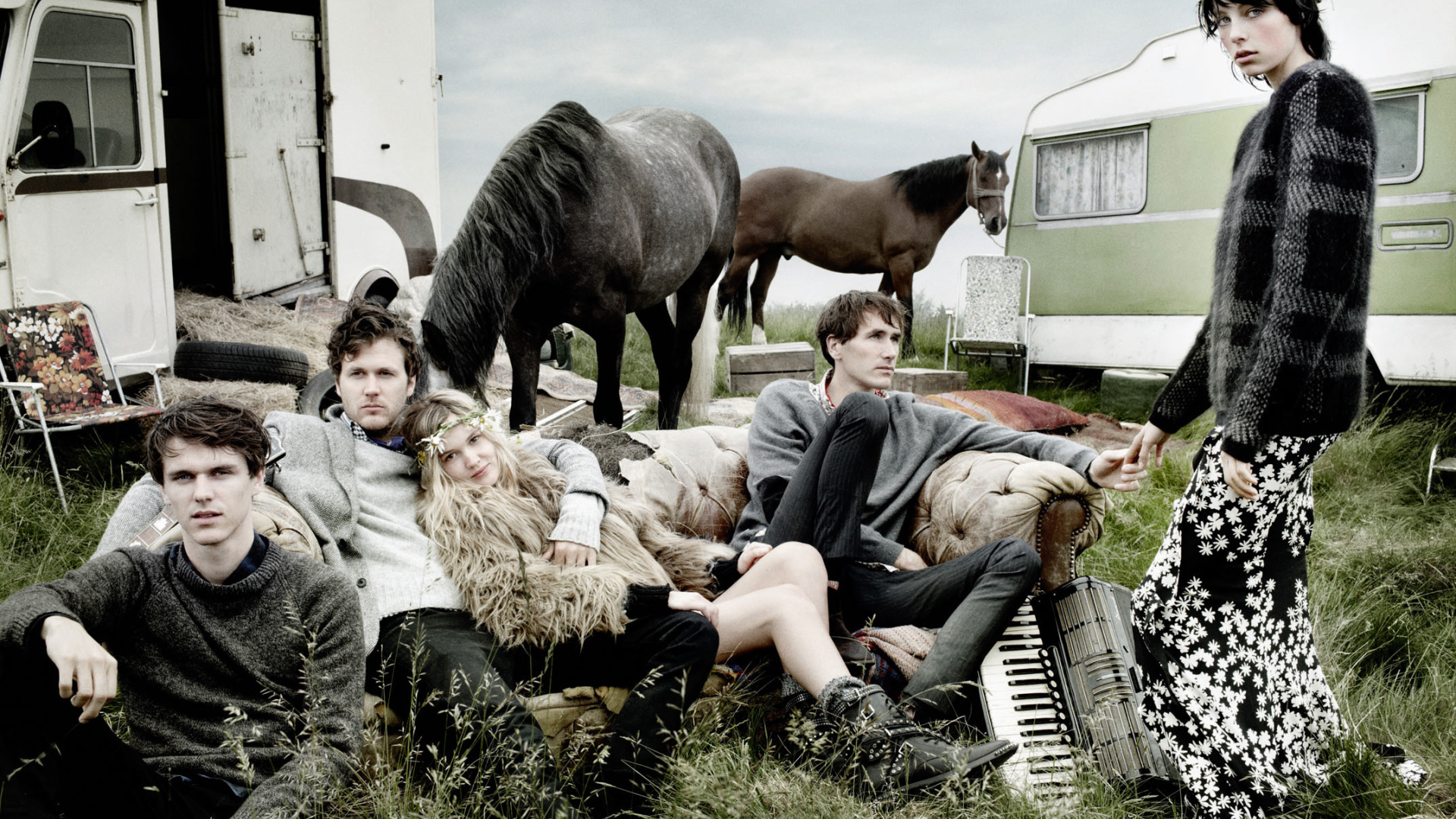 Фотография компании хиппи