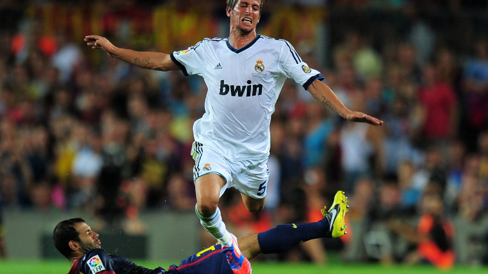 Реал Мадрид Фабиу Коэнтрау на футбольном поле