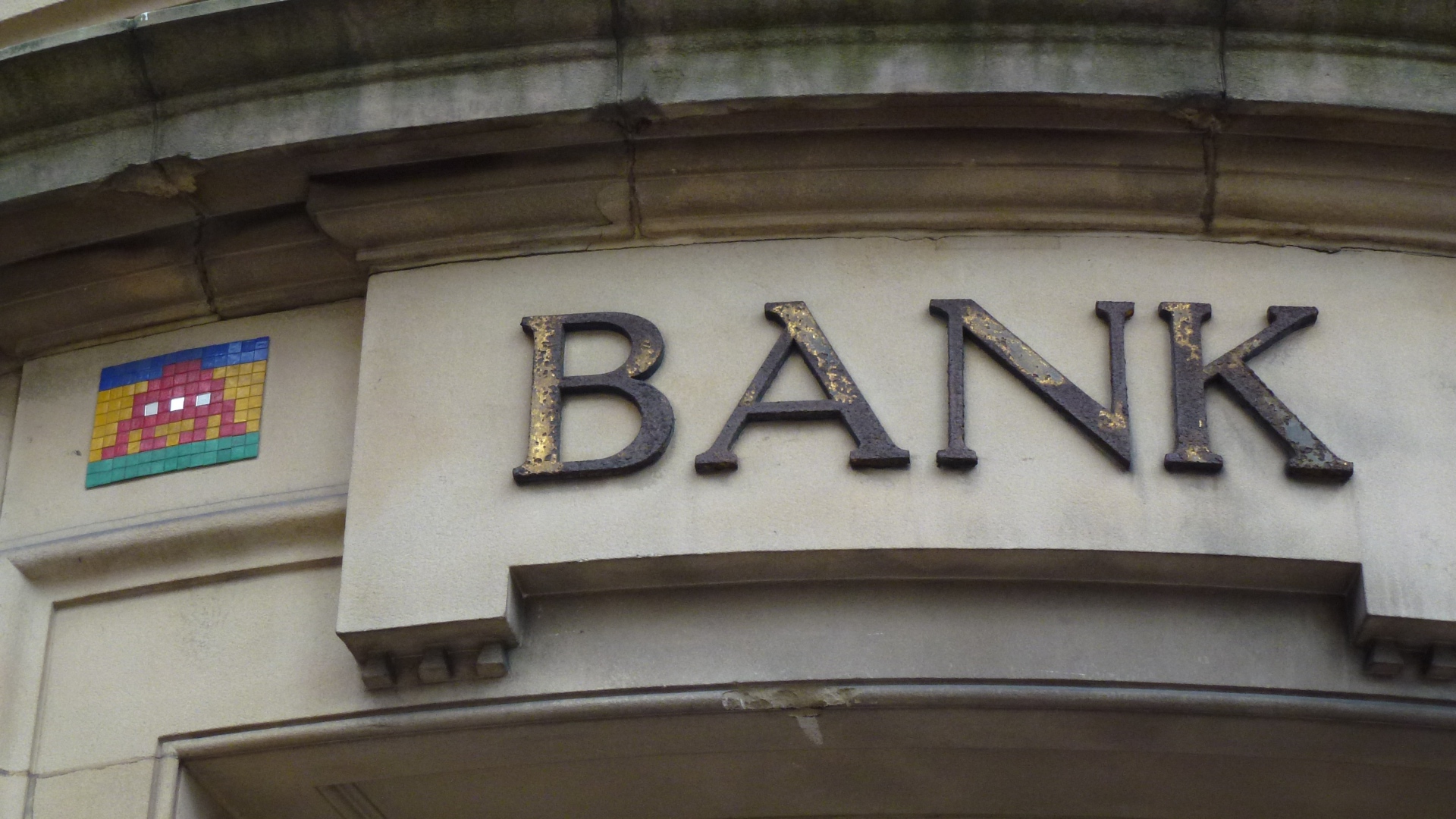 Банк и Space Invader