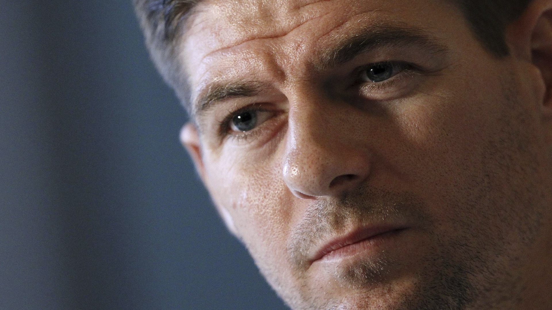 Футболист Ливерпуля Стивен крупным планом