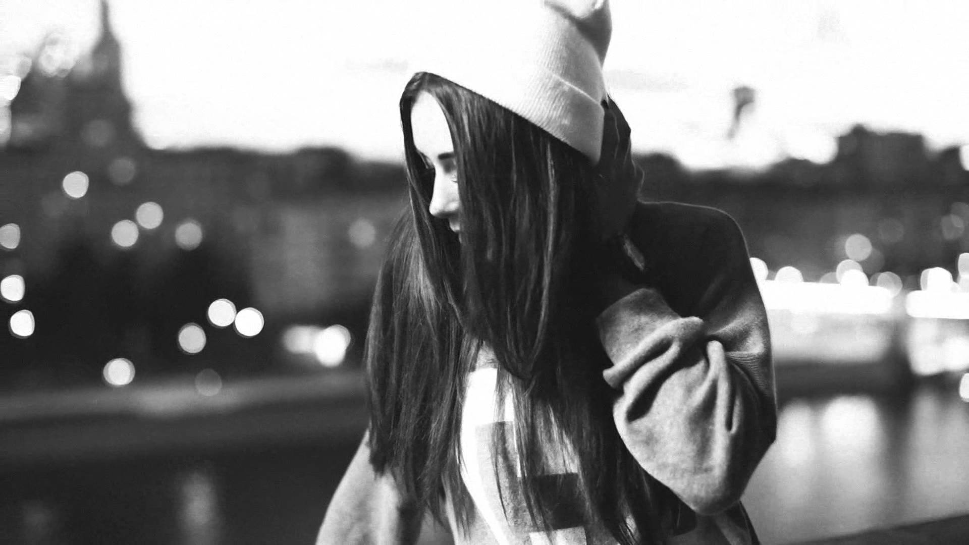 Девушка в шапке, swag