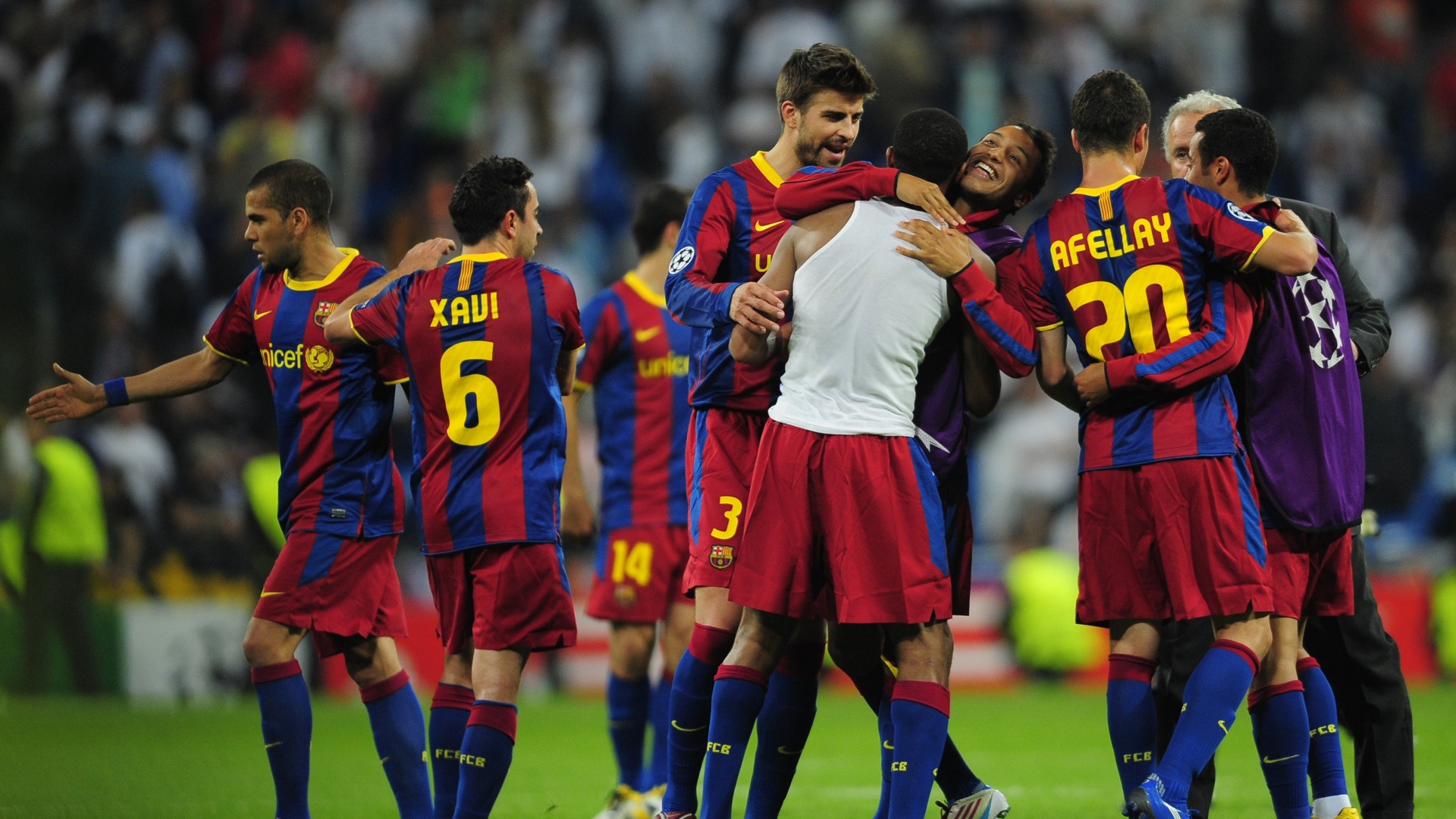 Игрок номер 2 Барселоны Даниэл Алвес и его команда