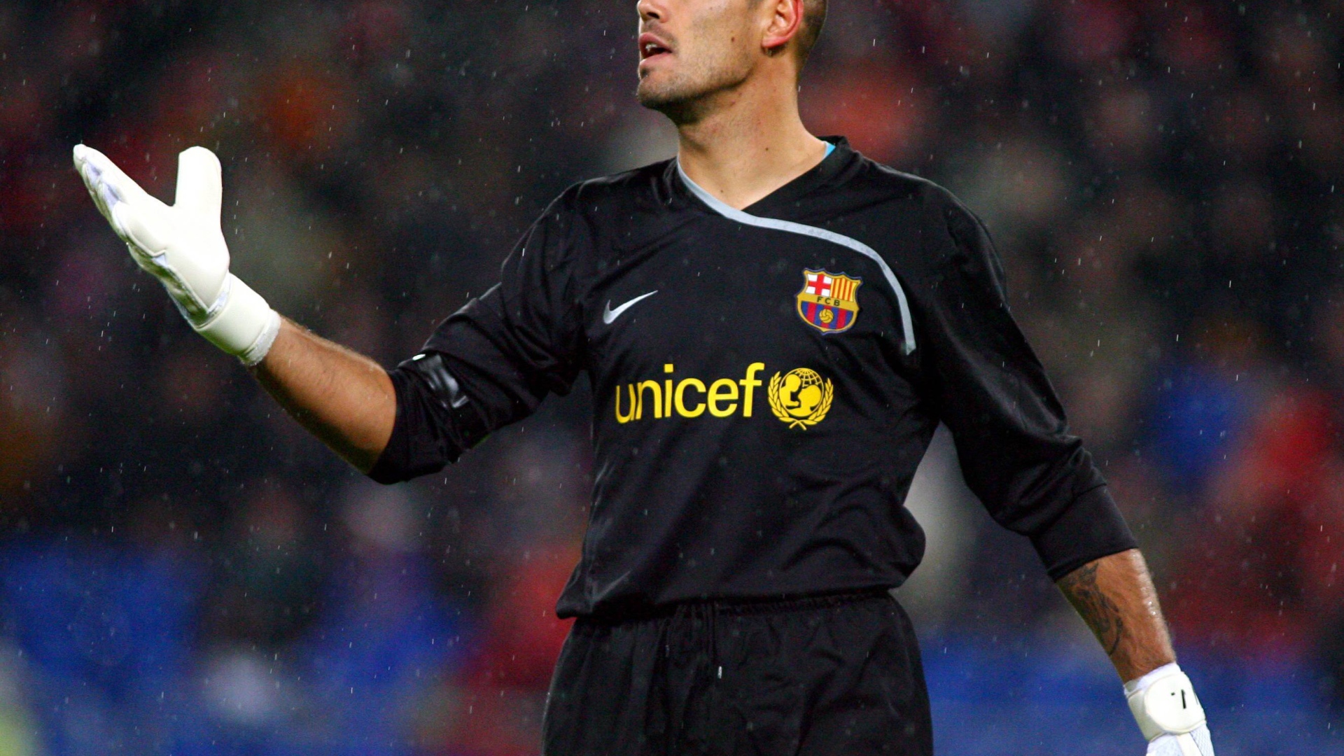 Игрок Барселоны Виктор Вальдес