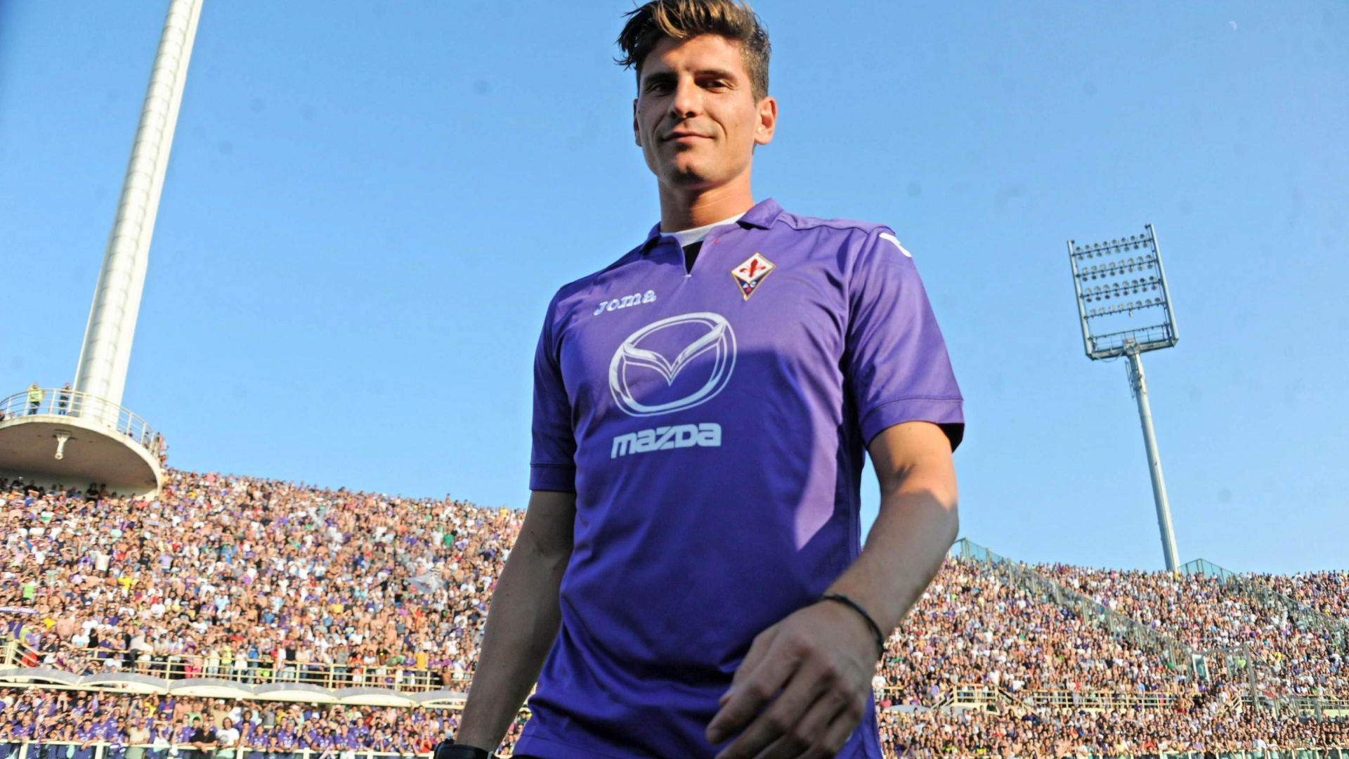 Игрок из Фиорентина Марио Гомес