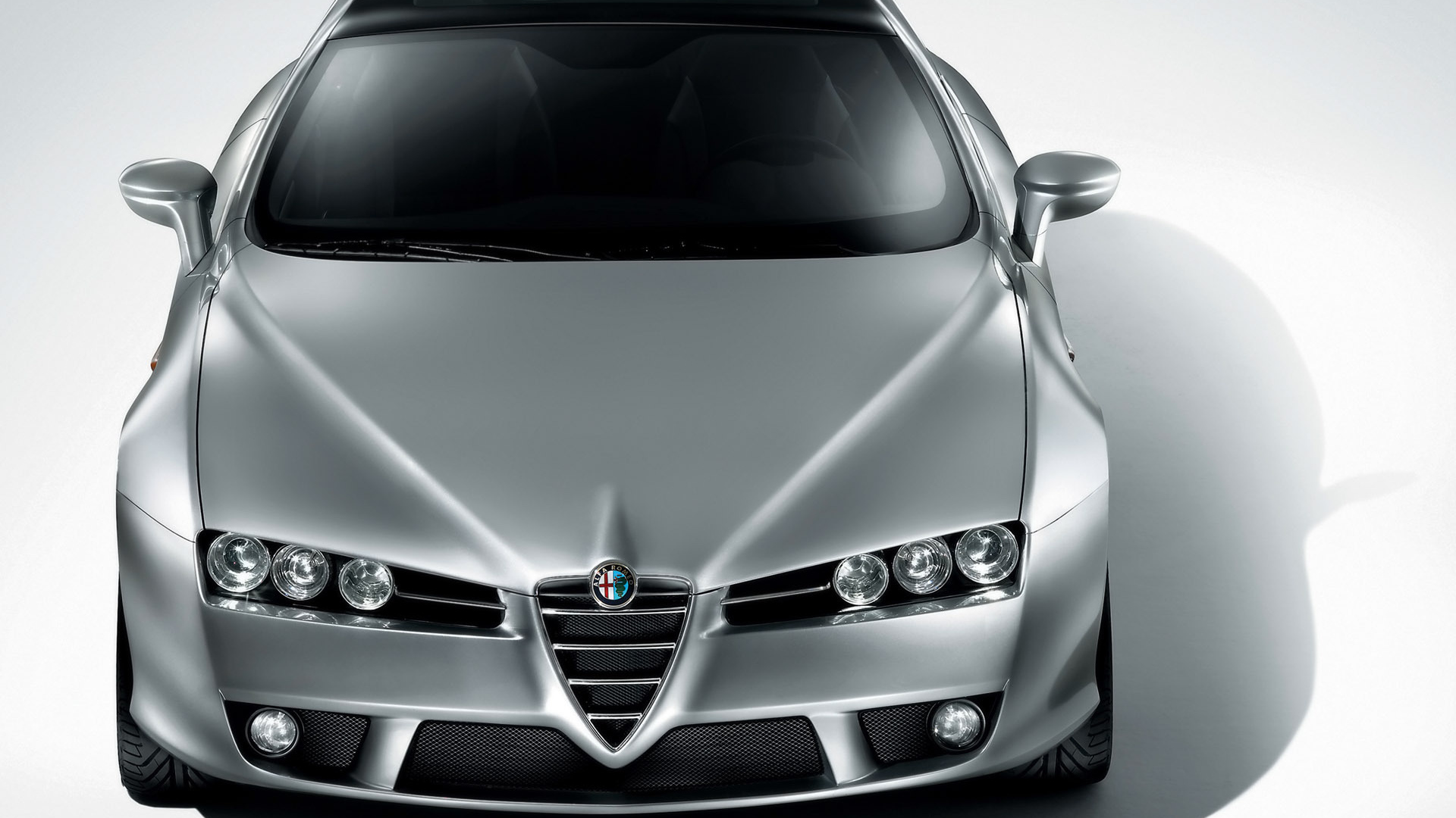 Красивый автомобиль Alfa Romeo brera в Москве