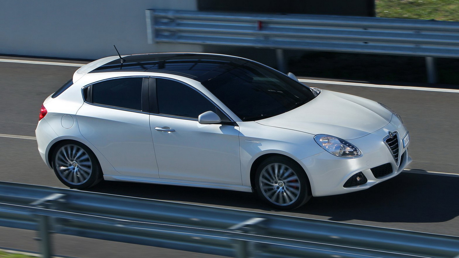 Красивый автомобиль Alfa Romeo giulia