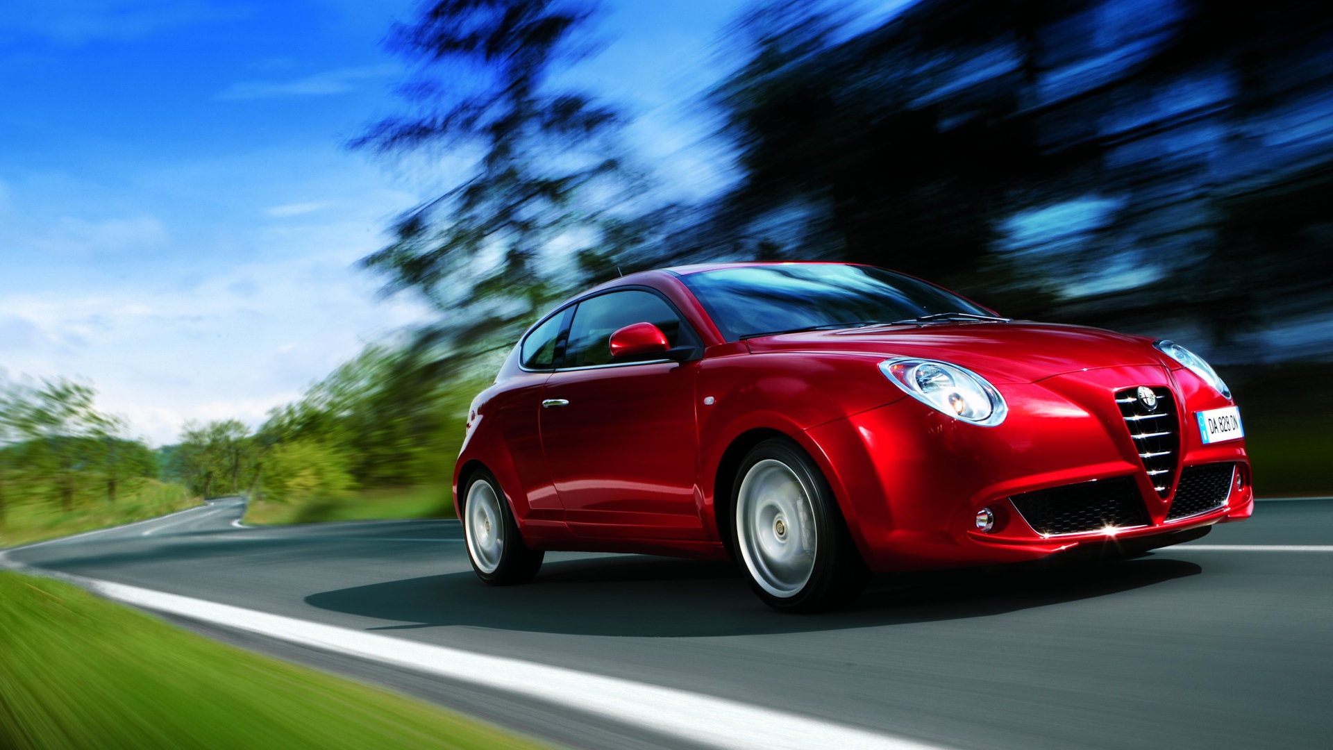 Красивый автомобиль Alfa Romeo mito