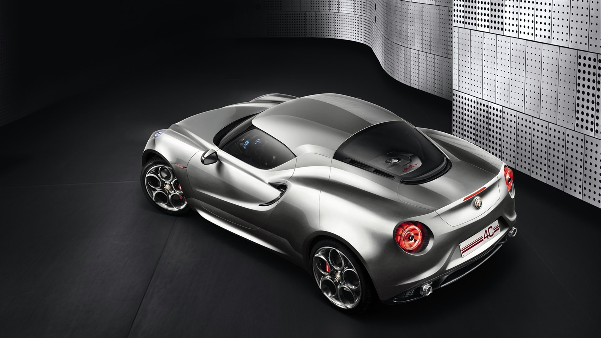 Надежный автомобиль Alfa Romeo 4c