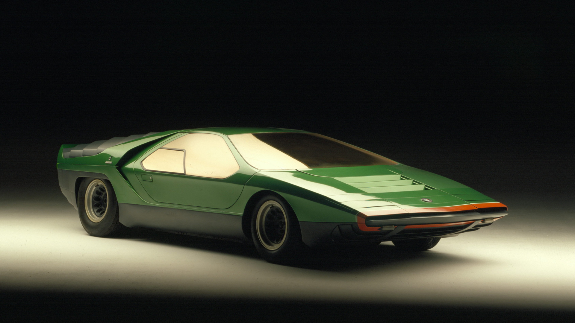 Надежный автомобиль Alfa Romeo carabo