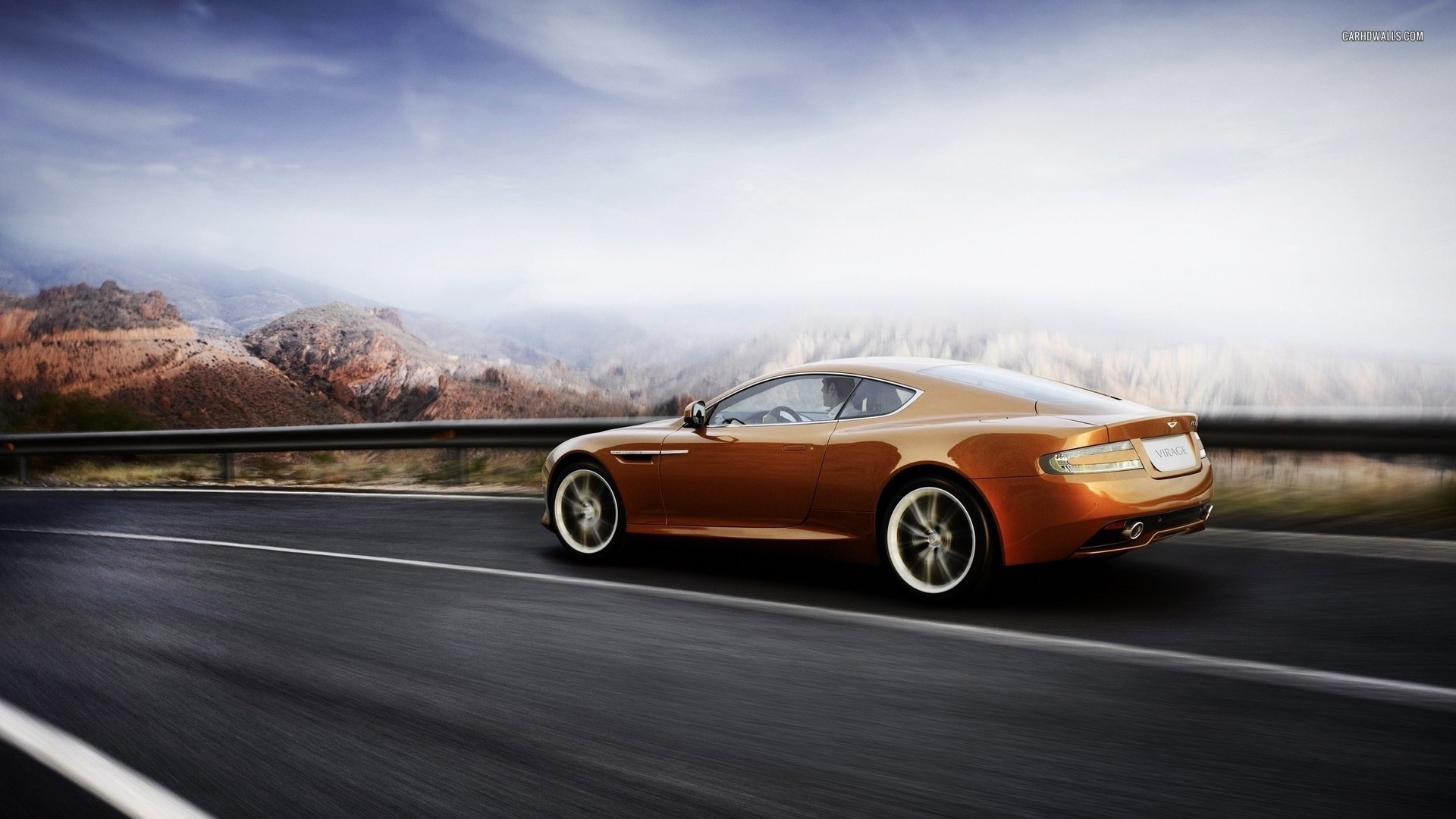 Автомобиль марки Aston Martin модели virage