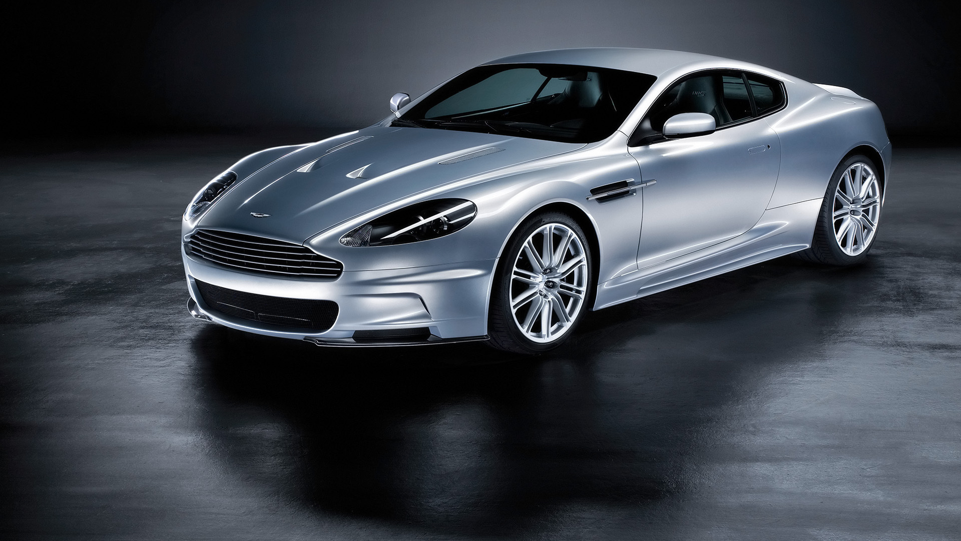 Новый автомобиль Aston Martin dbs