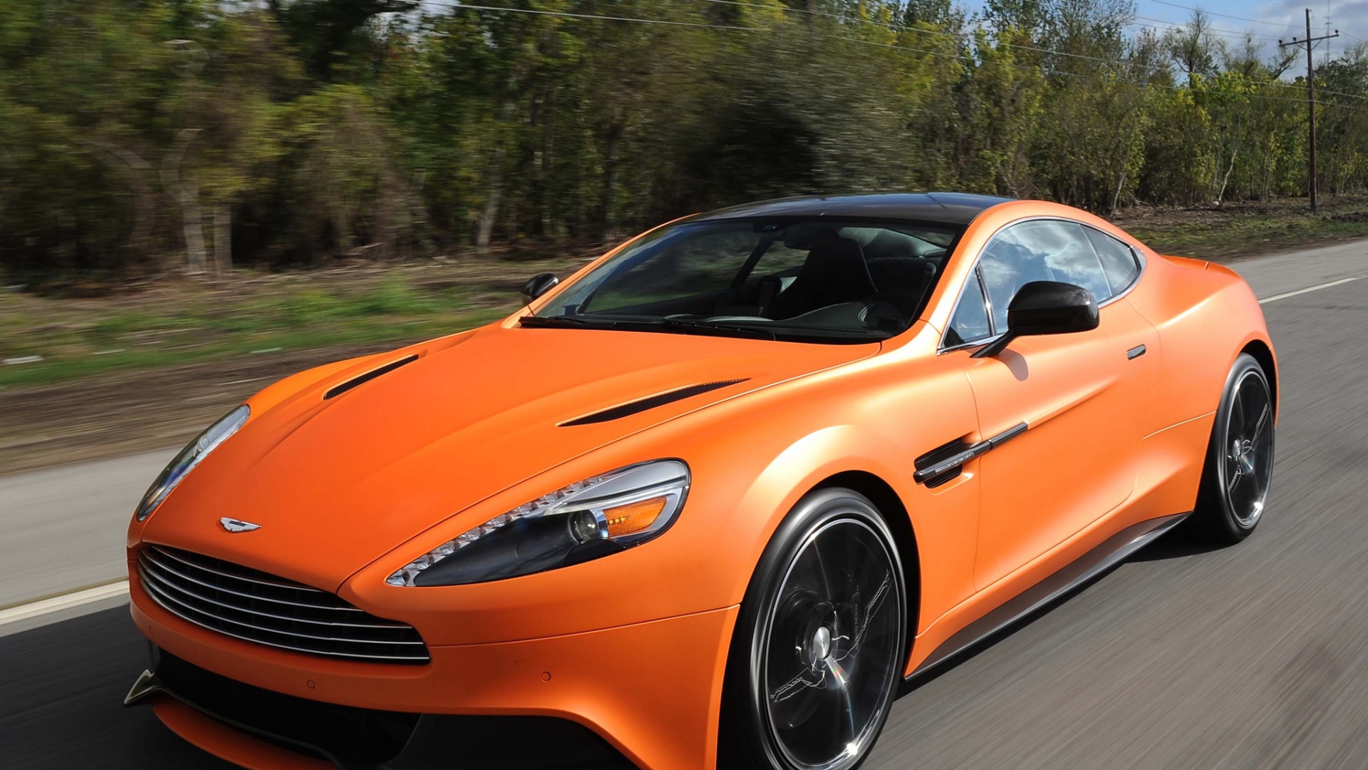 Новый автомобиль Aston Martin top gear