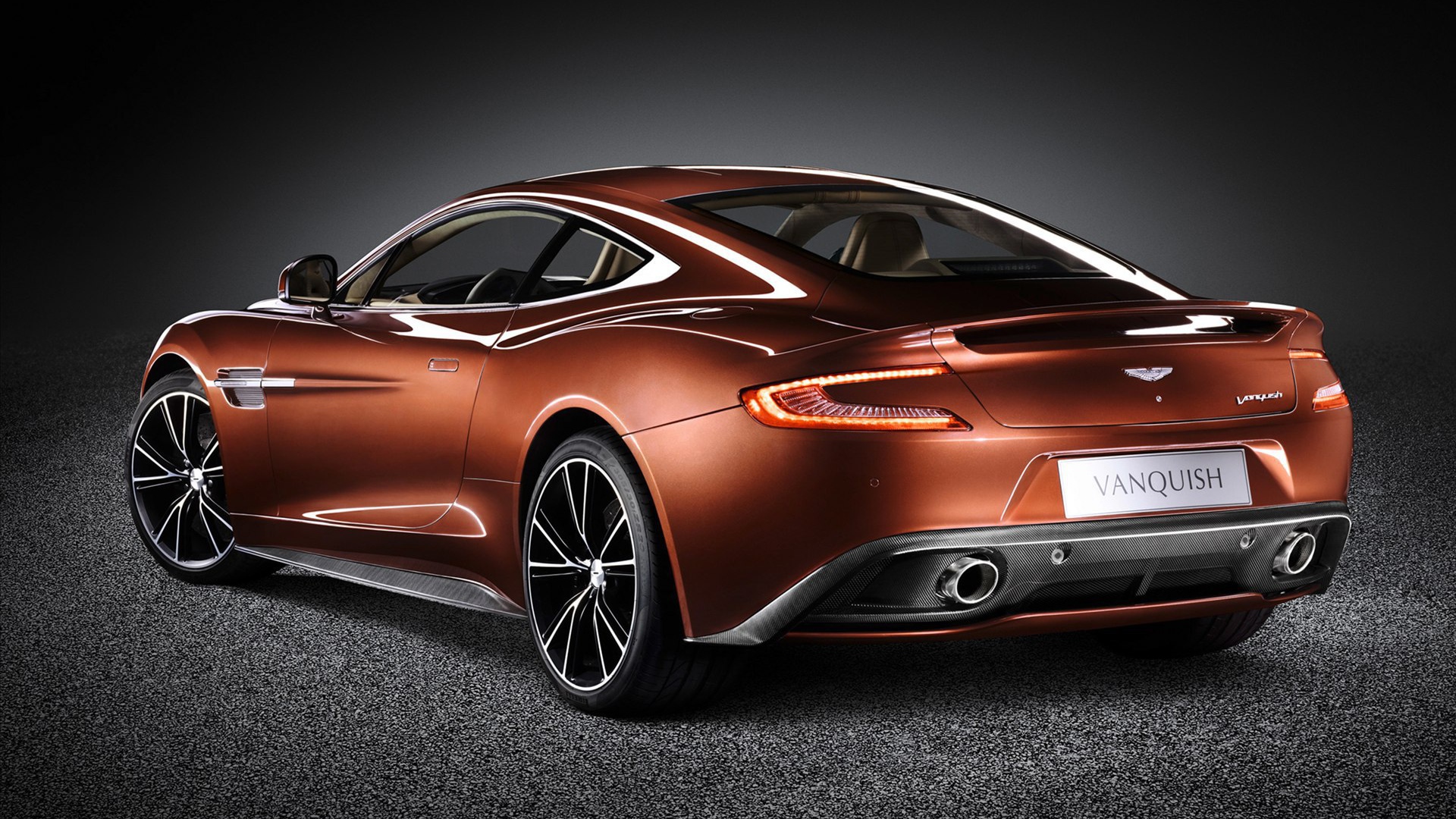 Надежная машина Aston Martin 2013