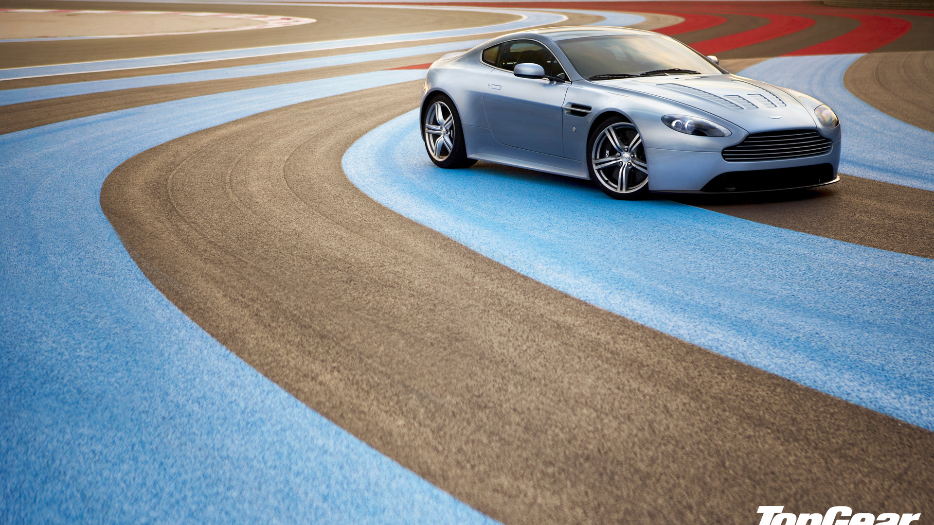 Надежная машина Aston Martin top gear