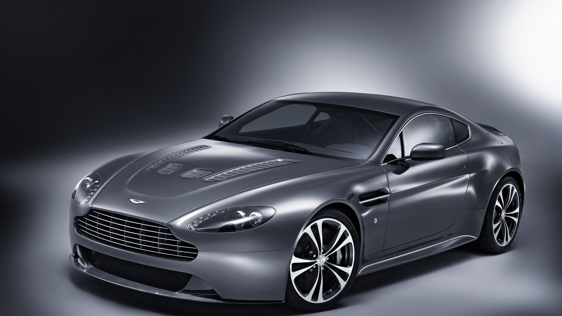 Новая машина Aston Martin db9