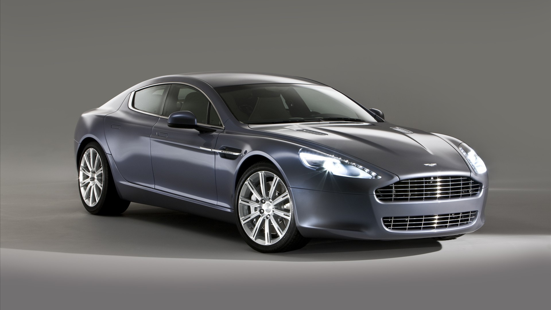 Новая машина Aston Martin rapide