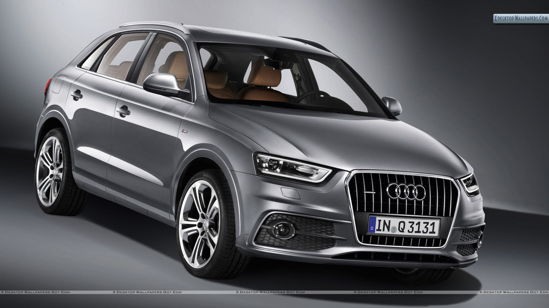 Автомобиль Audi q3 на дороге