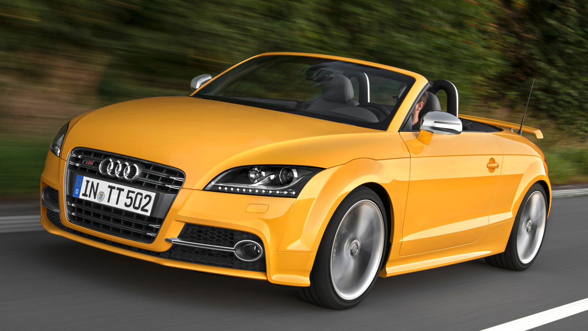 Красивый автомобиль Audi TT 2014 года в Москве