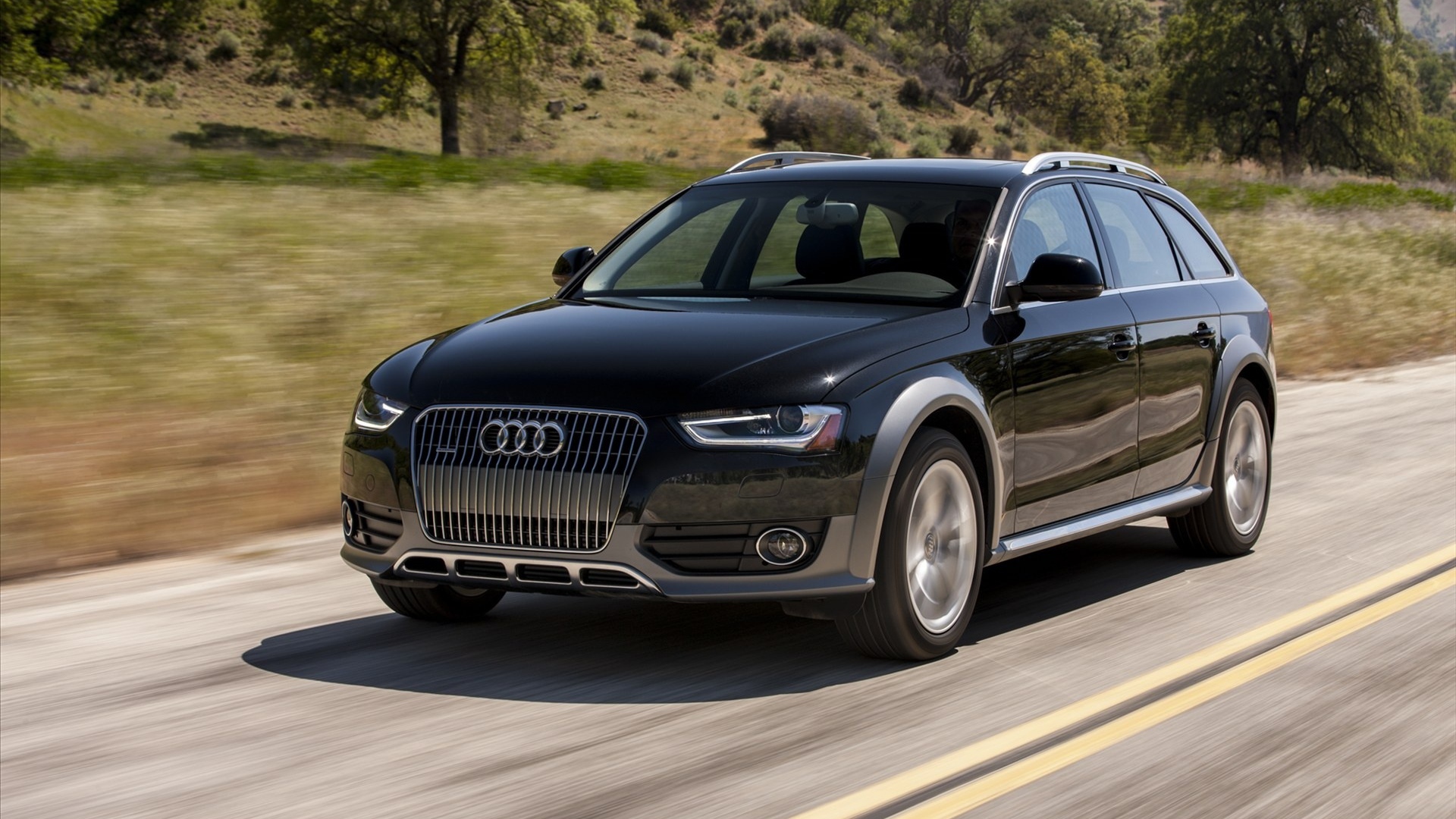 Красивый автомобиль Audi allroad
