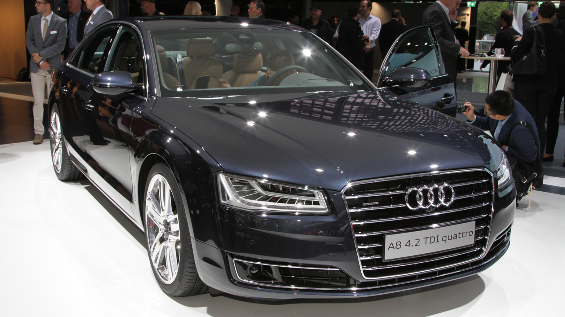 Новый автомобиль Audi A8 2014