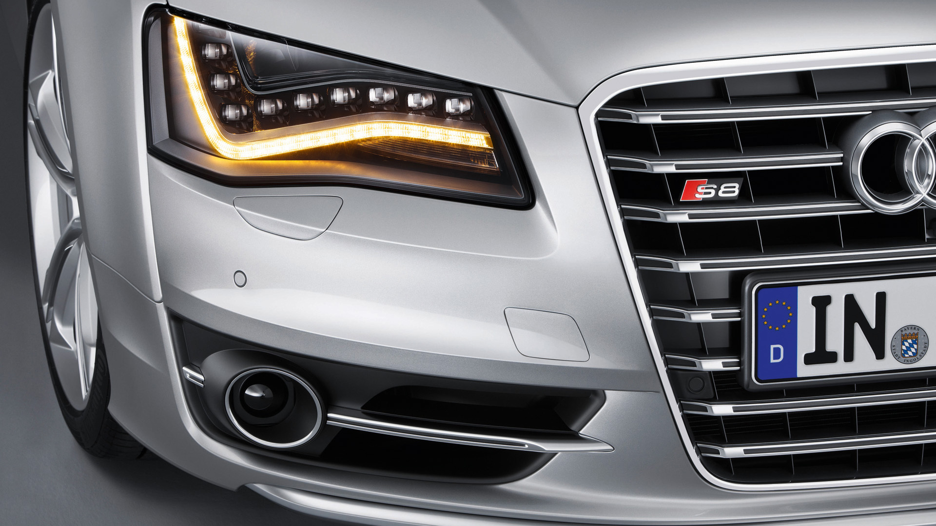 Тест драйв автомобиля audi s8