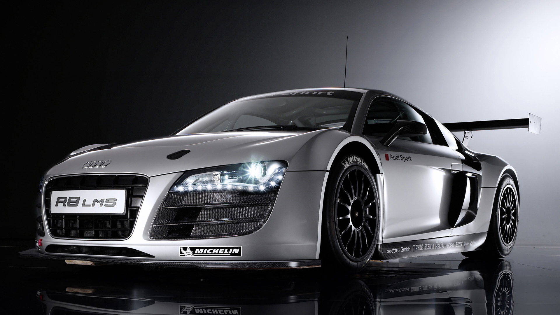 Новая машина Audi r8