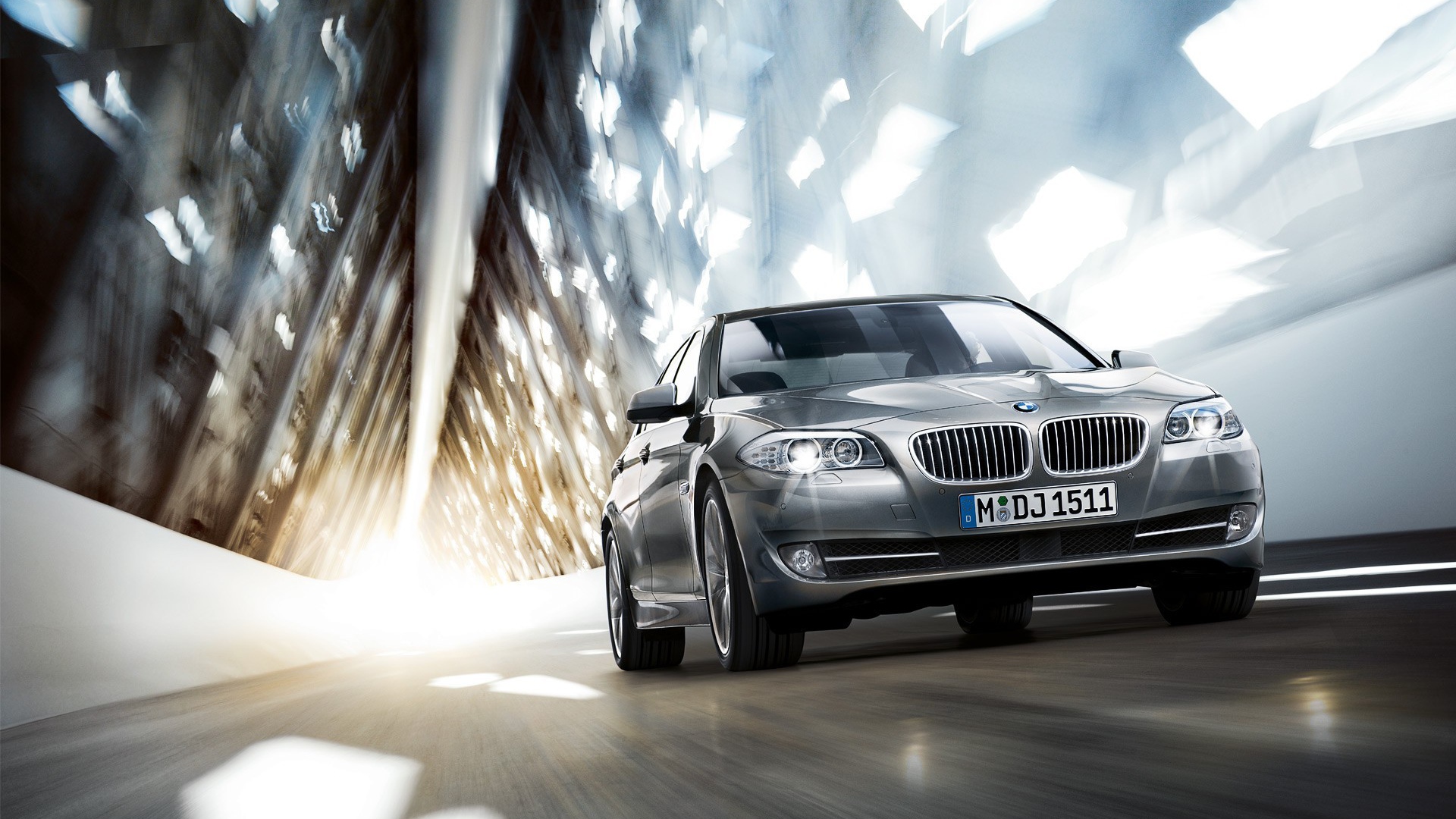 BMW на скоростной трассе