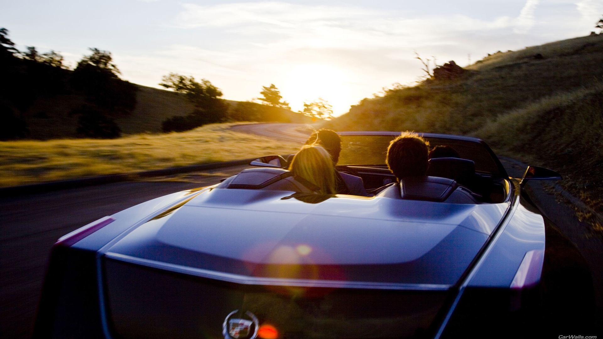 Кадиллак едет на закат