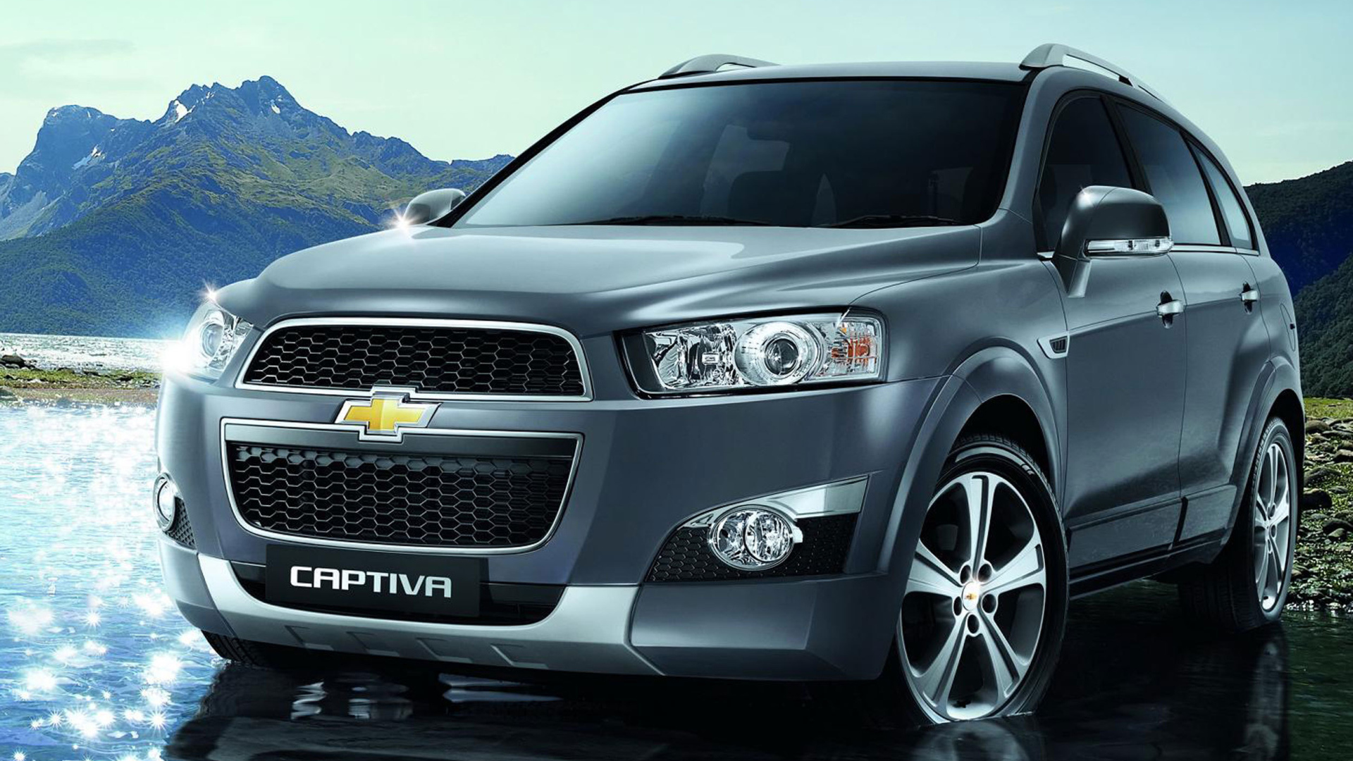 Красивый автомобиль Chevrolet Captiva 2014 года года в Москве