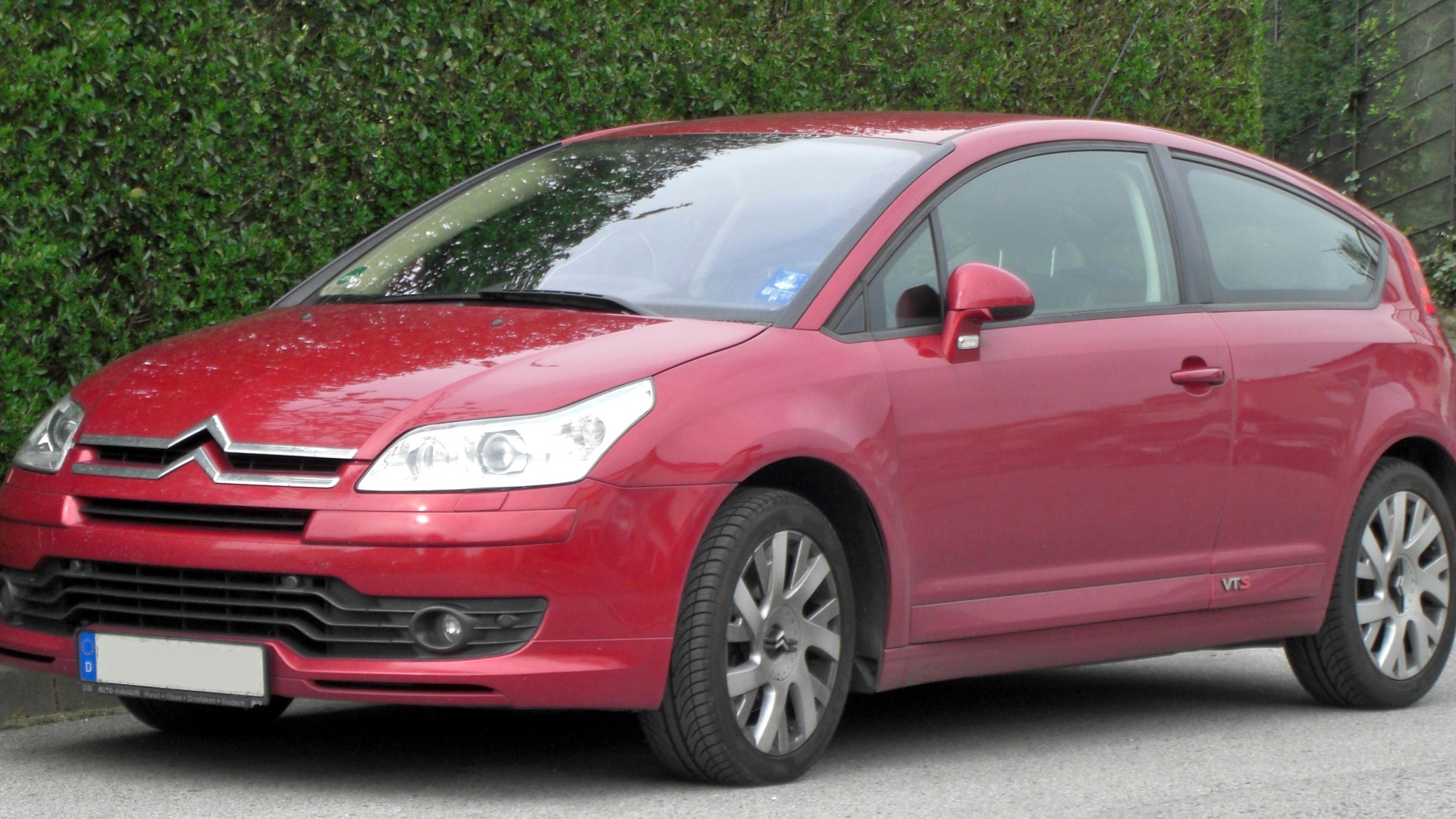 Новый красный Citroen C4