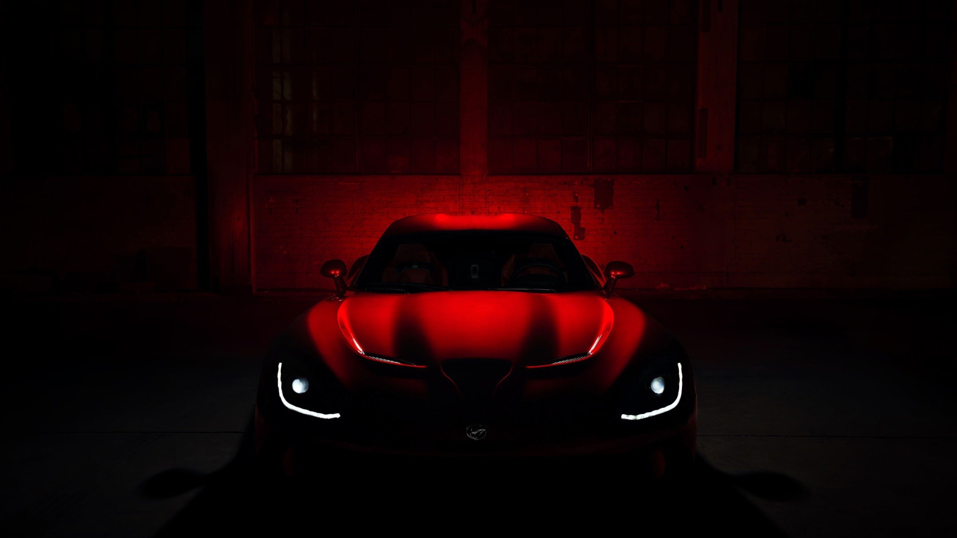 Автомобиль Додж в темноте