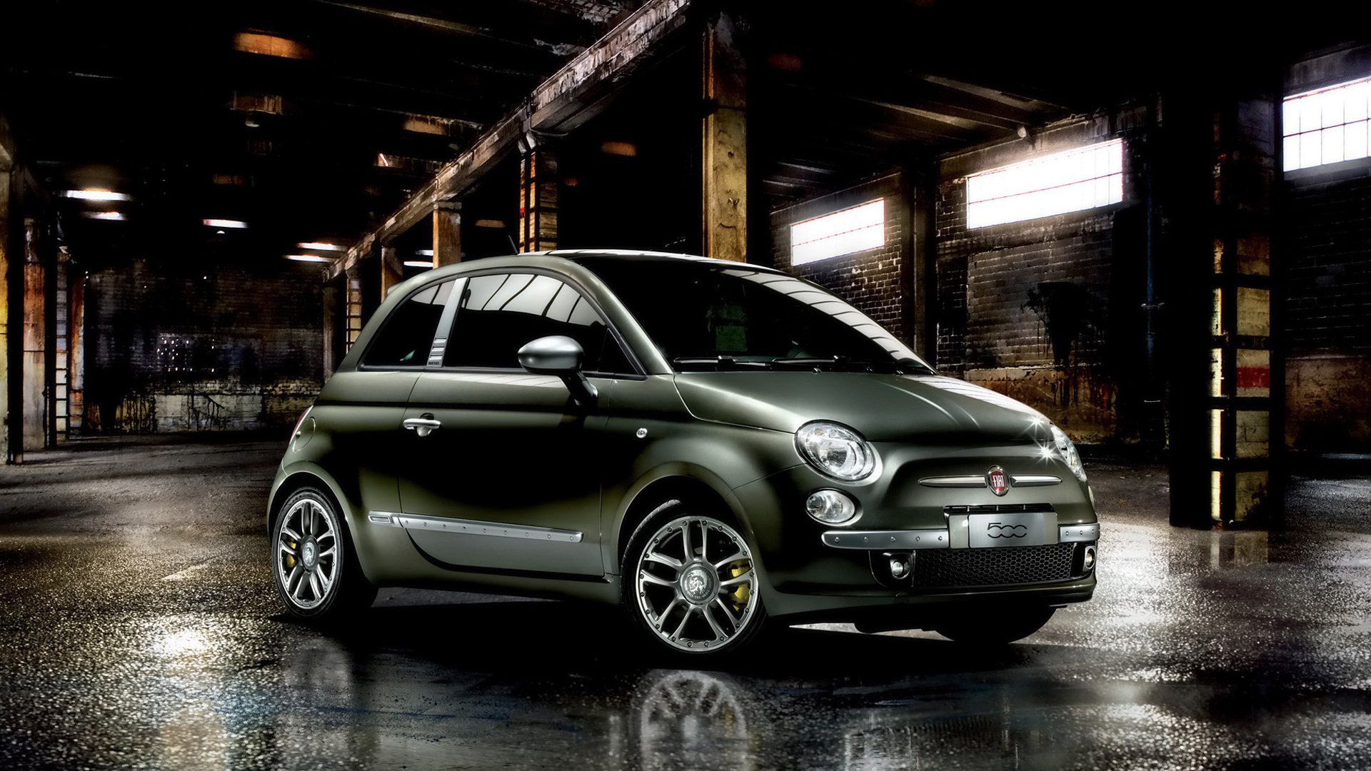 Красивый автомобиль Fiat 500