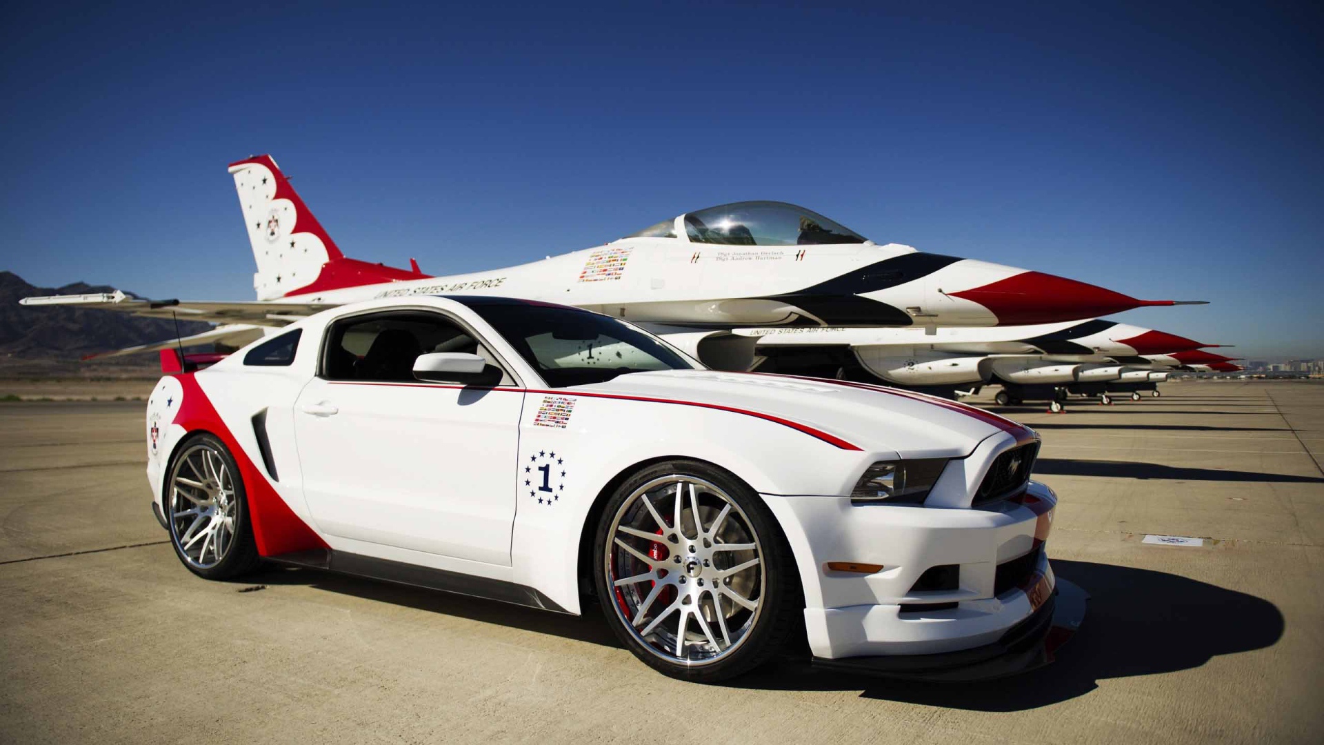 Надежная машина Ford Mustang 2014 года