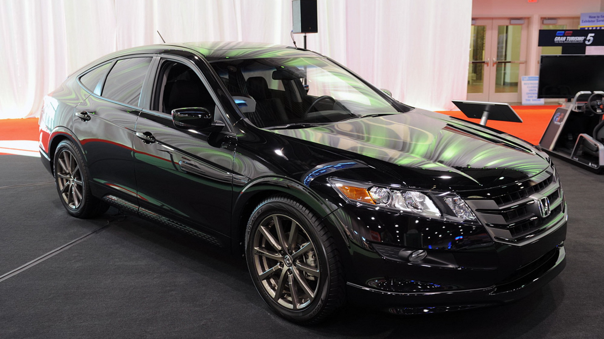 Автомобиль марки Honda модели Crosstour