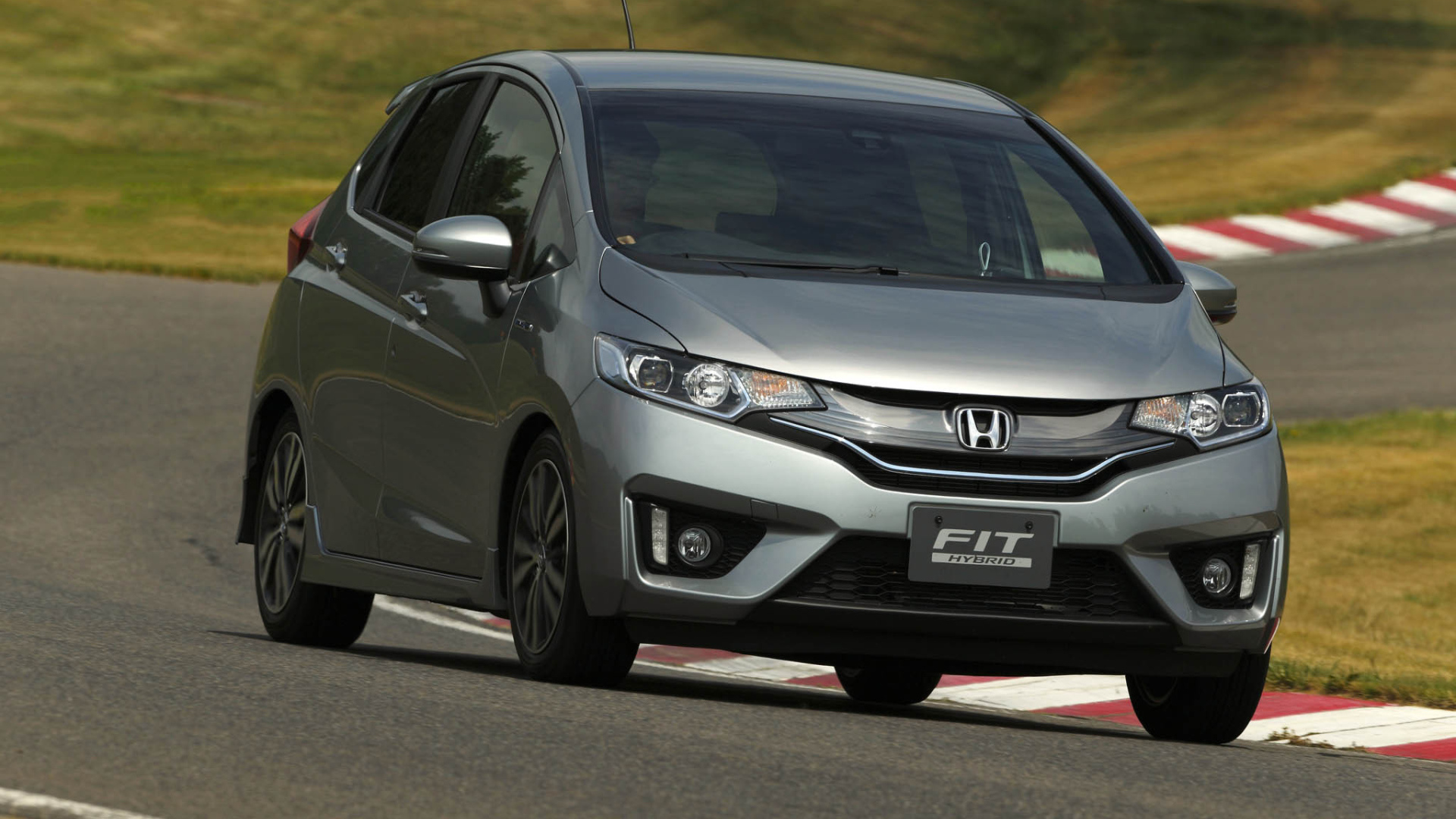 Надежный автомобиль Honda Fit 2014